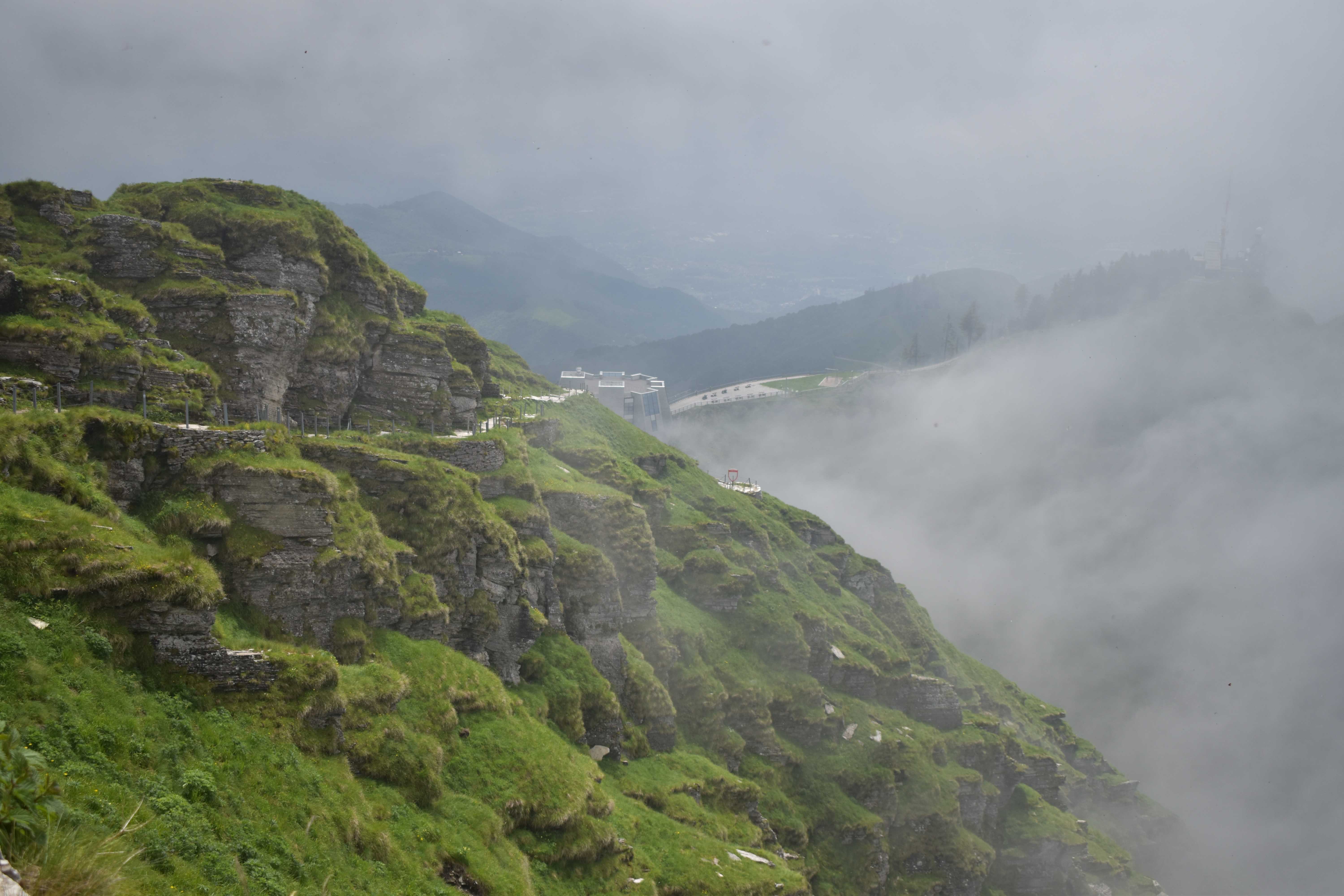 leicht verhangene Aussicht vom Monte Generoso